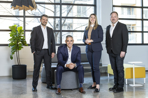 Photo des trois nouveaux associés chez GKC, accompagnés de Fernando Lozano, Pdg et associé principal, à leurs bureaux de Montréal.