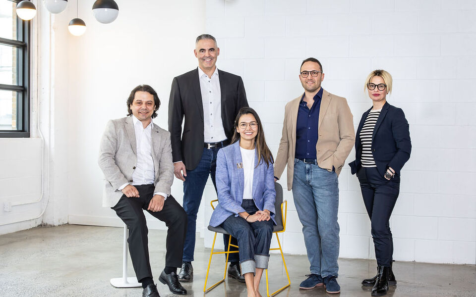 Photo de Fernando Lozano et des 4 nouveaux et nouvelles associé.es