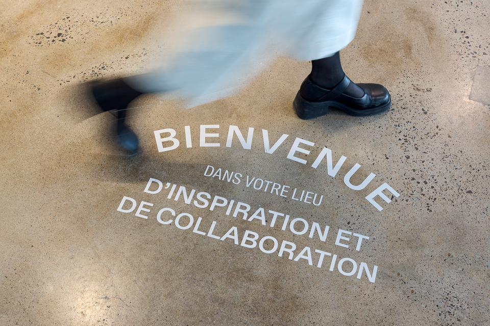 Énoncé inspirant au sol