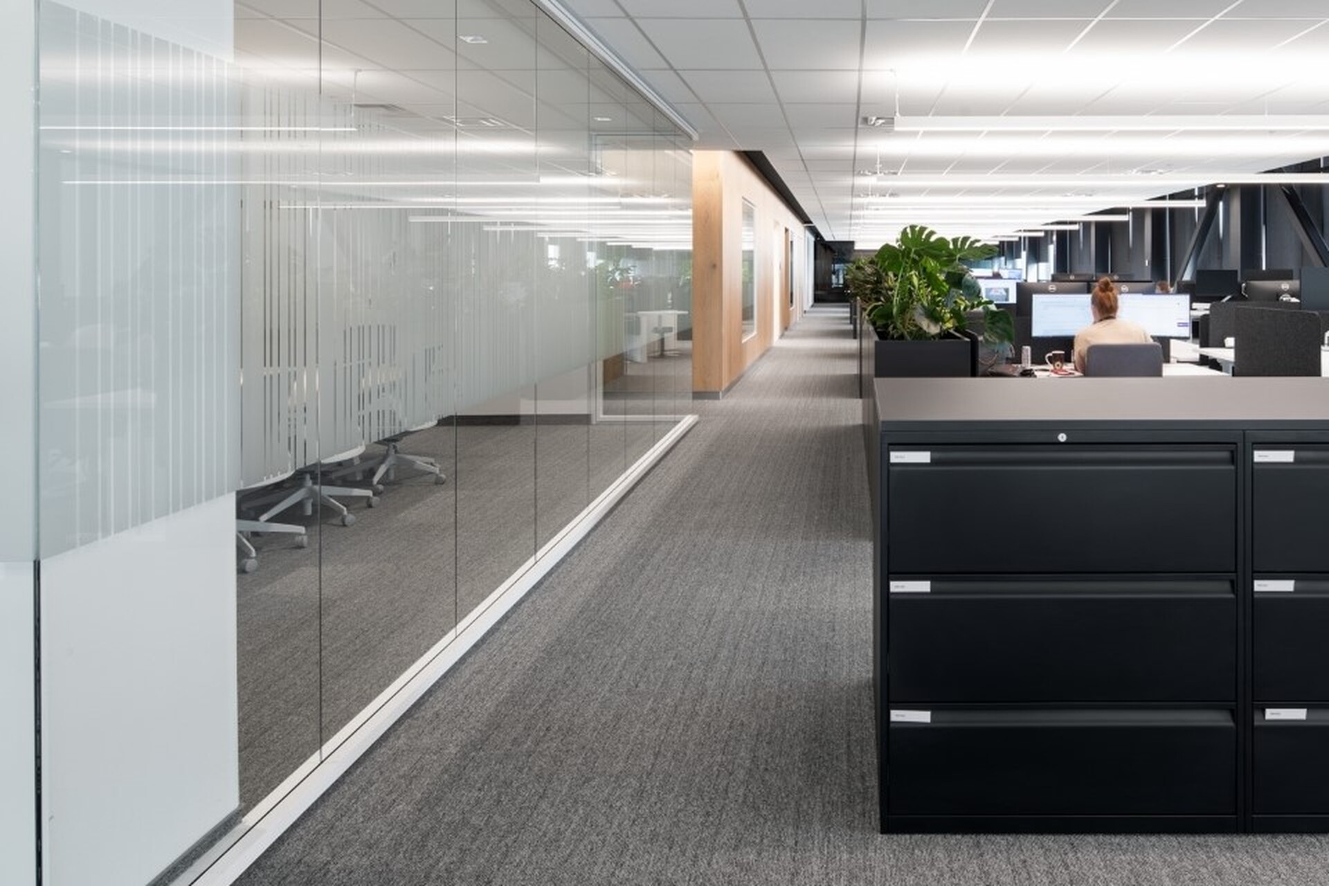 Vue de l'espace bureaux du centre de distribution Metro à Terrebonne, Qc, réalisé par GKC Architecture & Design 