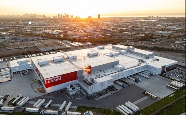 Vue aérienne du centre de distribution frigorifique de Metro à Vaughan, ON