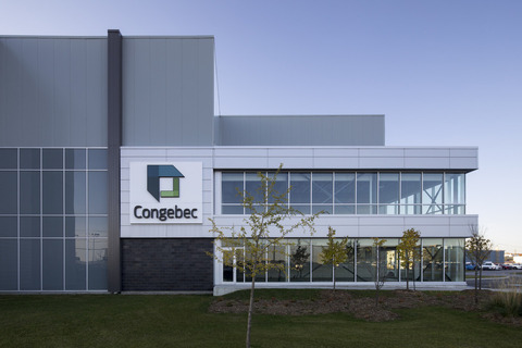 Vue extérieure partielle des bureaux de Congebec intégrés à leur bâtiment réfrigéré de Mascouche, conçu et réalisé par GKC Architecture & Design.