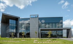 Photo de la facade principale de l'entrepôt EEGT à Mascouche, QC