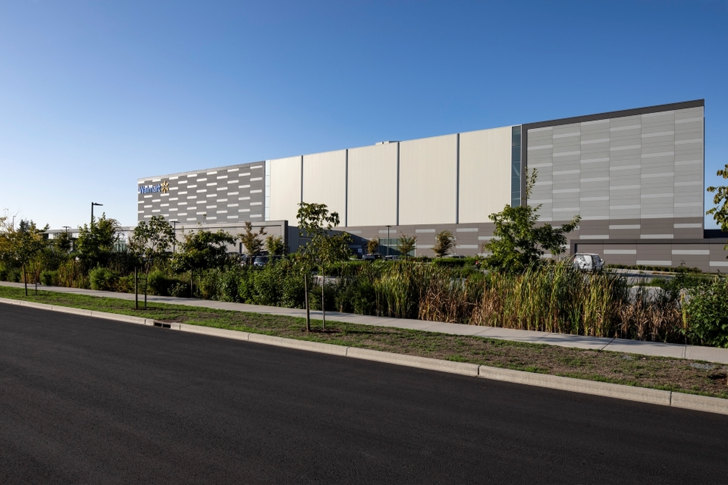 Vue de la facade principale sur toute sa longueur