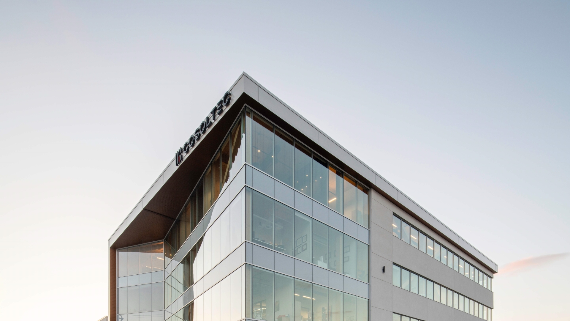 Articulation des facades avant et de côté